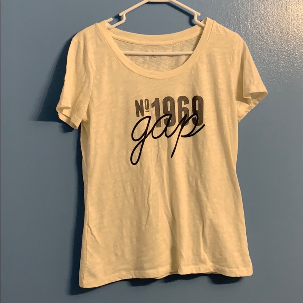 Cream colored gap T-shirt gray on front size med
